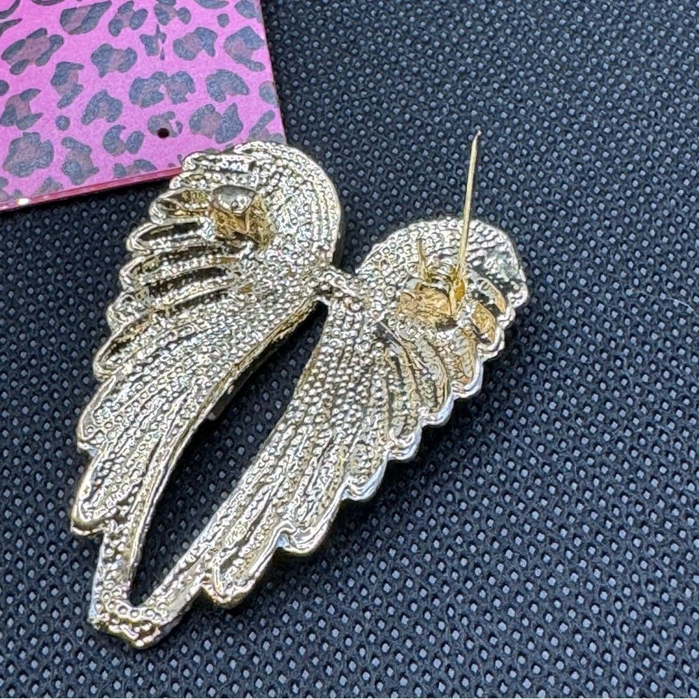 BROOCH! Betsey Johnson Angel Wing Brooch w/ AB Gemstones BNWT - Picture 2 of 6